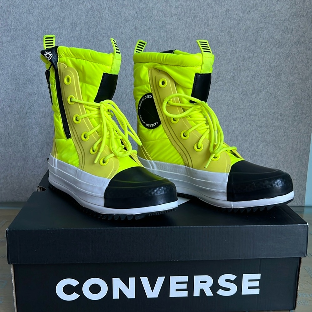 Converse weather boots size 6 Neon/Black